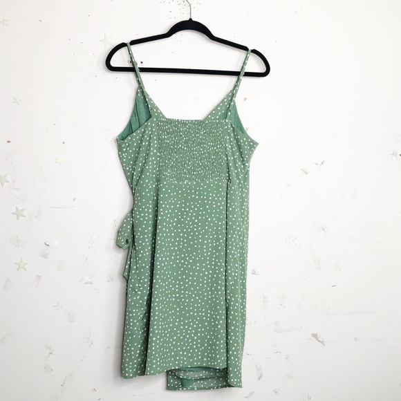 𝅺Heartloom olive green polkadot wrap dress - Picture 5 of 8